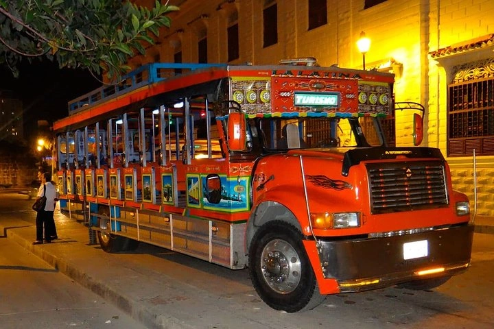 Chiva Rumbera por la Ciudad de Cartagena